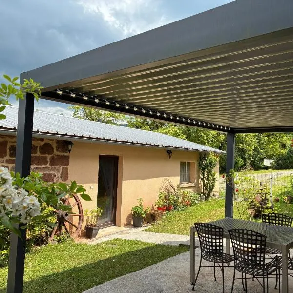 Domaine de Jouani gîte La Charrue, hotel di Villecomtal