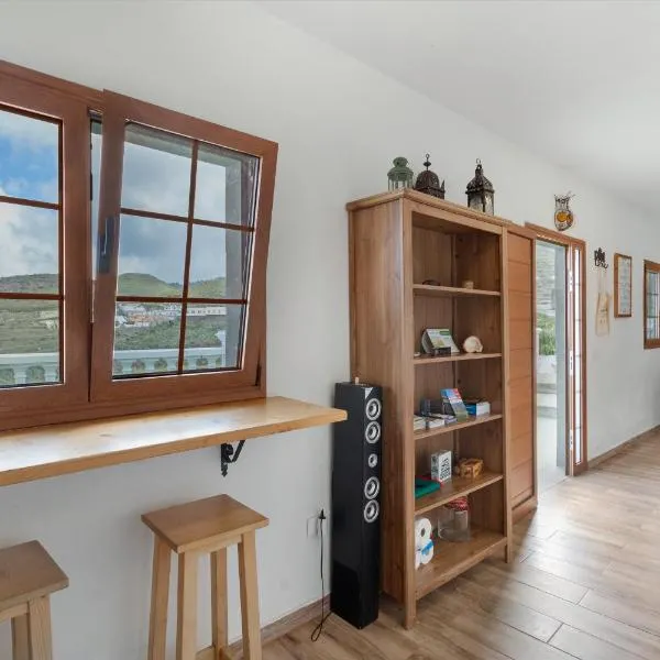 Cueva la Umbría Artenara Vacacional، فندق في أرتينارا