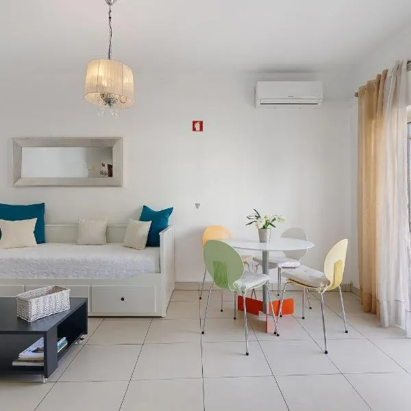 Casa De Pardal, hotel in Quarteira