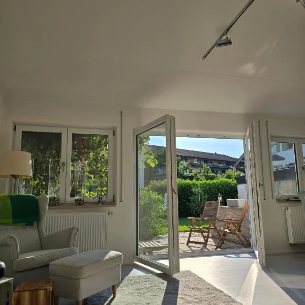 Charmantes Haus mit eigenem Garten โรงแรมในพรีนอัมคิมซี