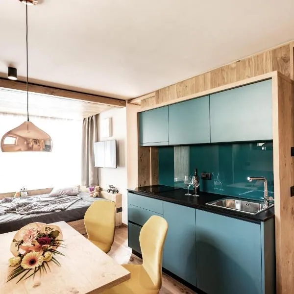 Mysciliar Apartment Tree iii, hotel in Siusi
