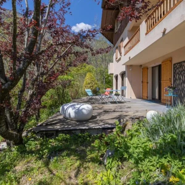 La Tour 74, hotel u gradu Thônes