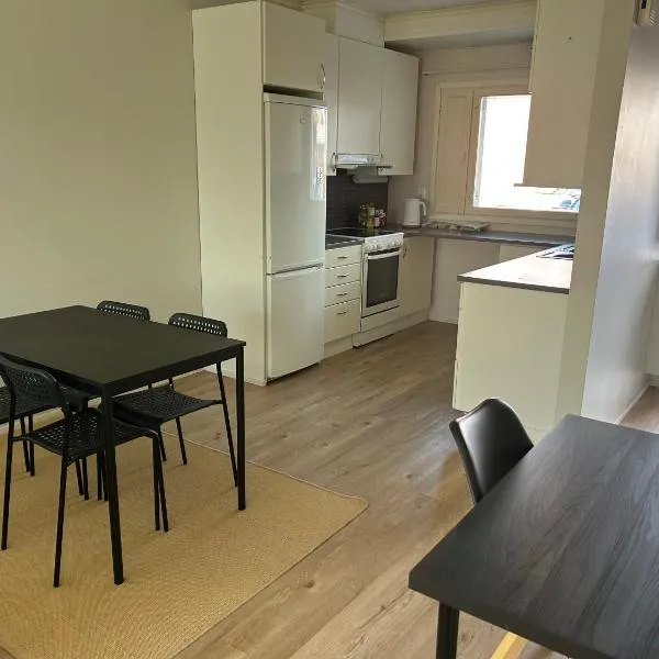 Bright & Cozy 2BR in Central Närpes with easy 24h Check-in, hotel di Finby