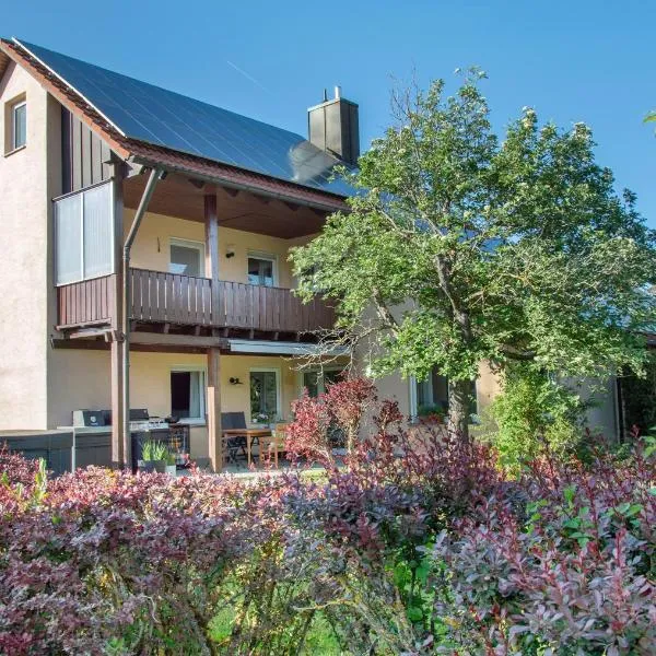 Ferienwohnung Apfelblüte、Burgbernheimのホテル
