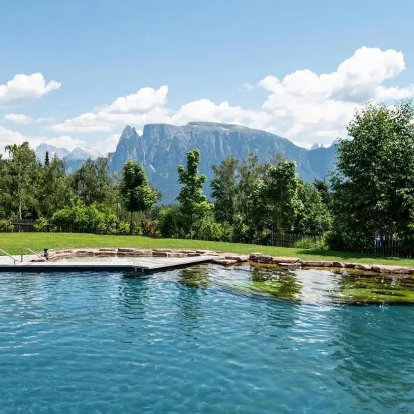 Schartneralm Lärche, hotelli kohteessa Collalbo