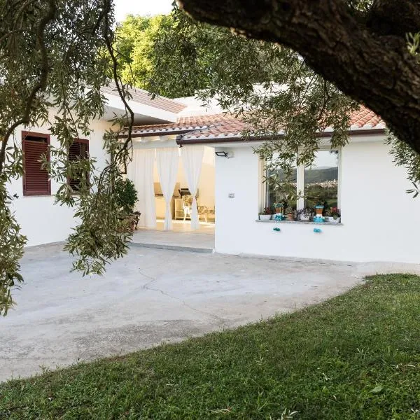 Domo Bonaeras – hotel w mieście Irgoli