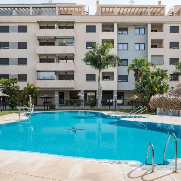 Piscina Abierta Beach Marinsa Padel, hotel a Torre del Mar