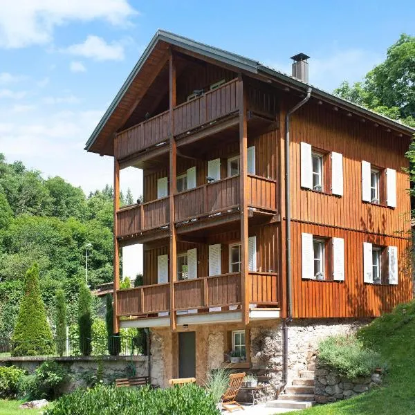 Gutenburghüsli mit Garten am Fluss, hotel in Weilheim