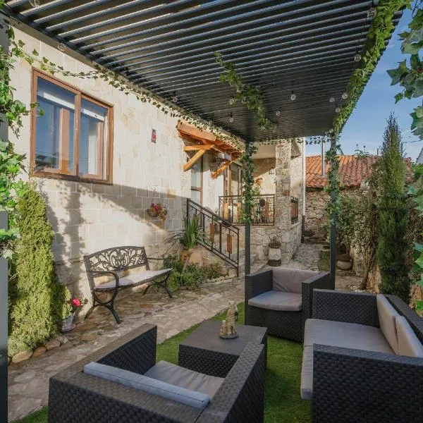 El Cedro, hotel i Abejar