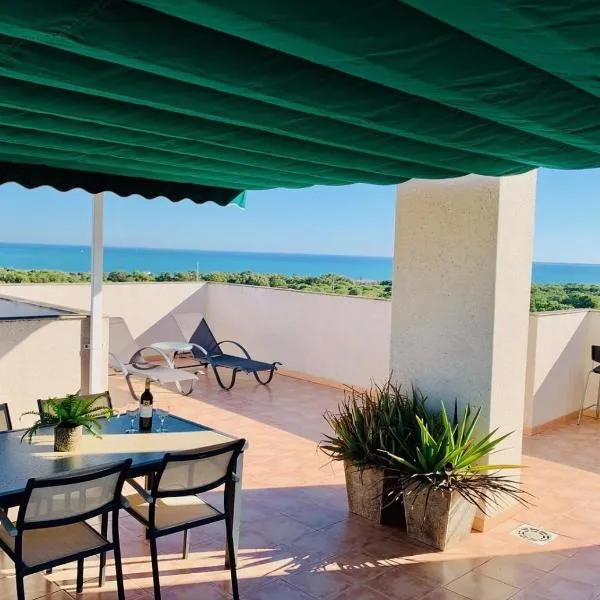 Penthouse with stunning views, Hotel in Guardamar del Segura