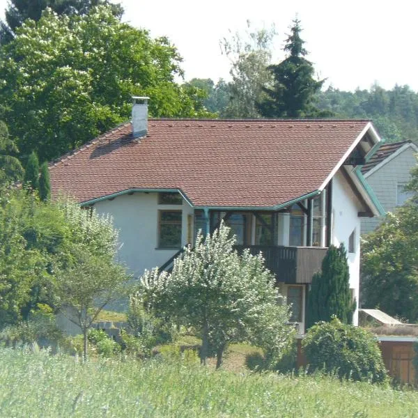 Ferienwohnung Naturhaus, 50qm, hotelli kohteessa Allensbach