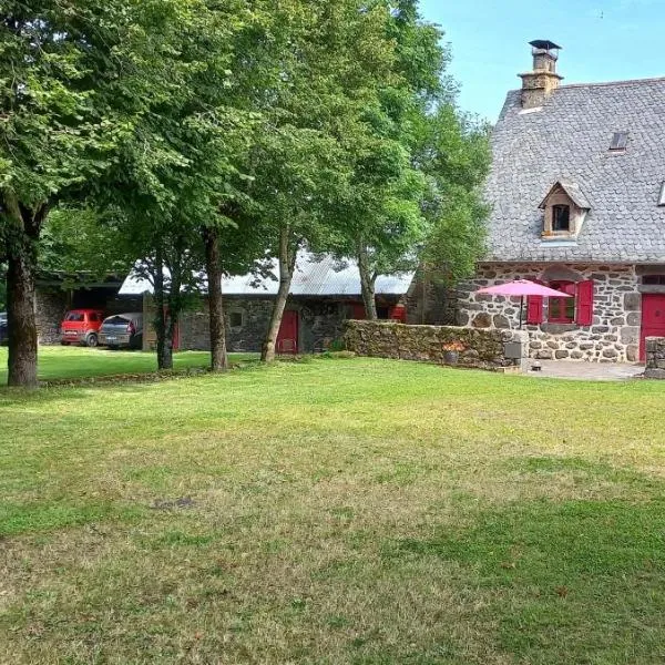 Guidon Fourchette et table d'hôtes, хотел в Saint-Bonnet-de-Salers