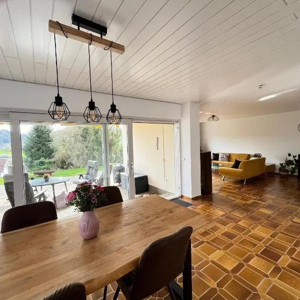 Terrasse mit Ausblick, hotel en Biedenkopf