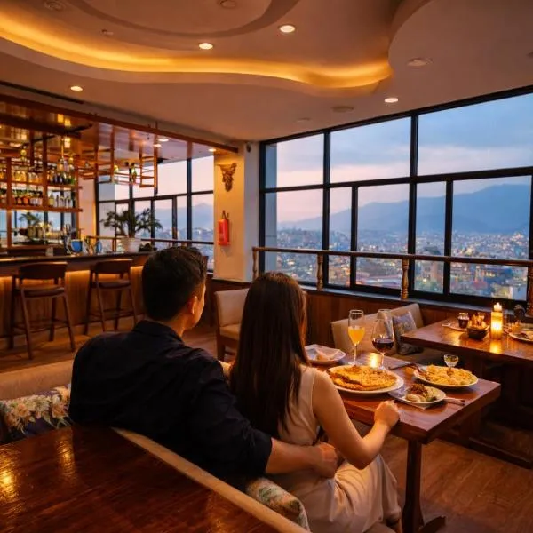 Drishya Hotel and Rooftop Restaurant - 360 view of Kathmandu, hotel din Kathmandu