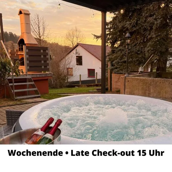 Großes Ferienhaus für 12 -17 Personen mit Whirlpool - Spielzimmer und Garten, hotel di Herbstein