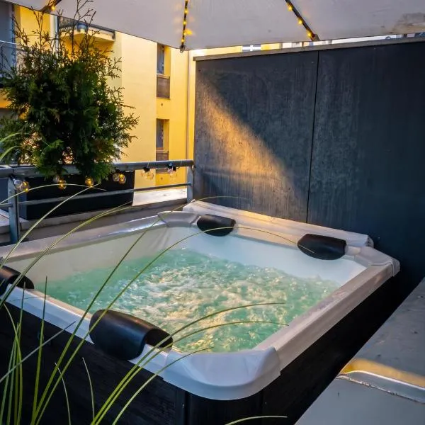 Apartment with Private Jacuzzi & Terrace in the center of Prague, hôtel à Prague