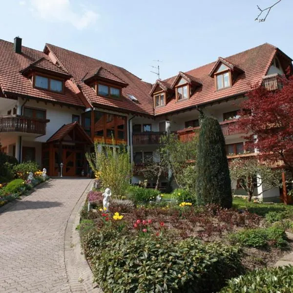 Hotel Garni Café Schacher, хотел в Oberwolfach