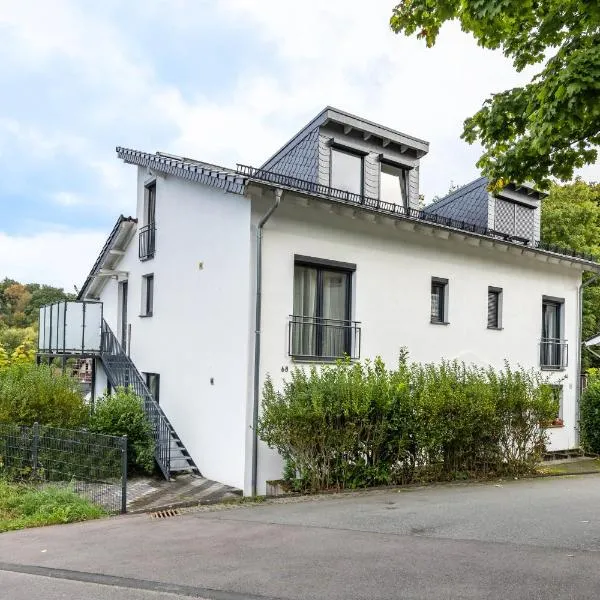 Wohnung mit 3 Schlafzimmern, hotell i Solingen
