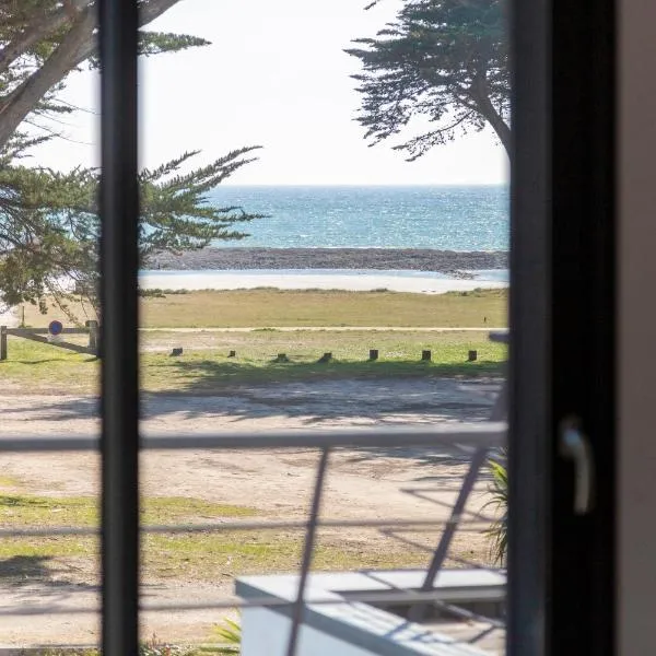 Le Bain de mer - vue sur la plage, Hotel in Île-Tudy