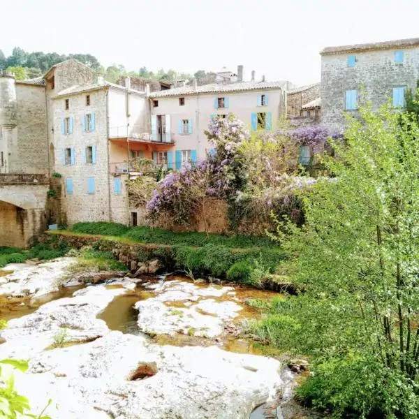 Maison de Maître du domaine des Lys, hotel u gradu Laržantjer