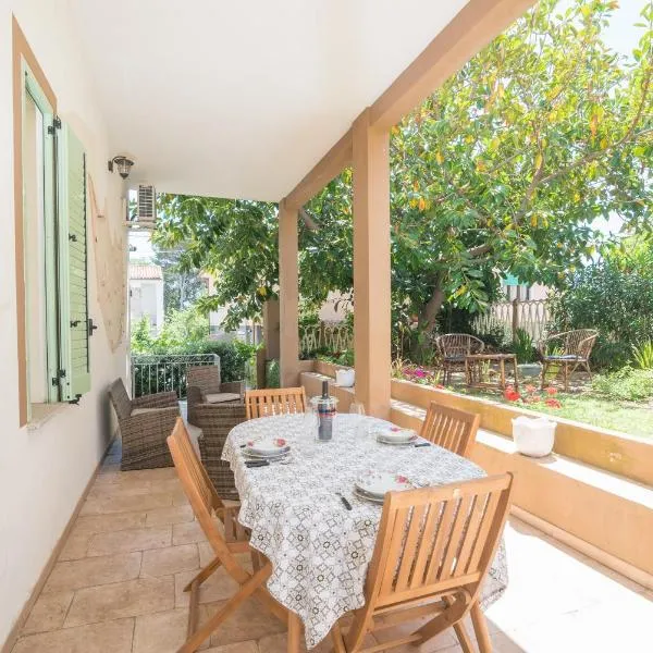 Maison Chloe, hotel in La Maddalena