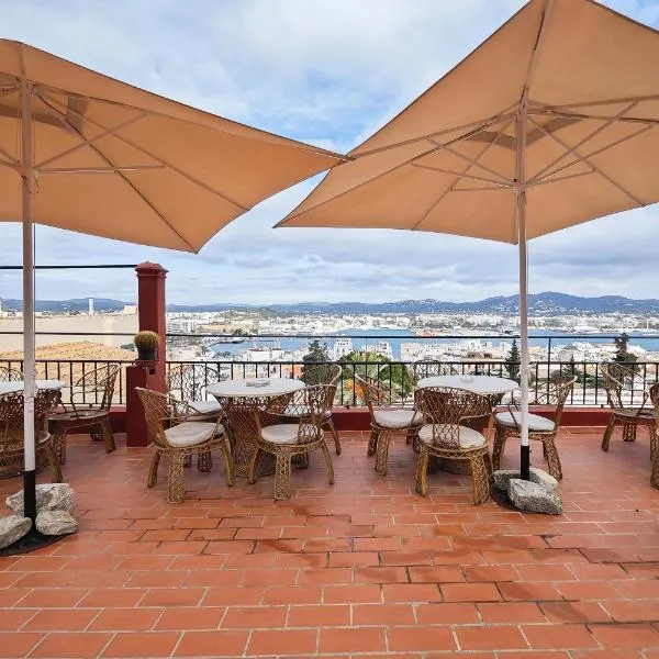 Navila Pasillo Superior: Ibiza Town şehrinde bir otel