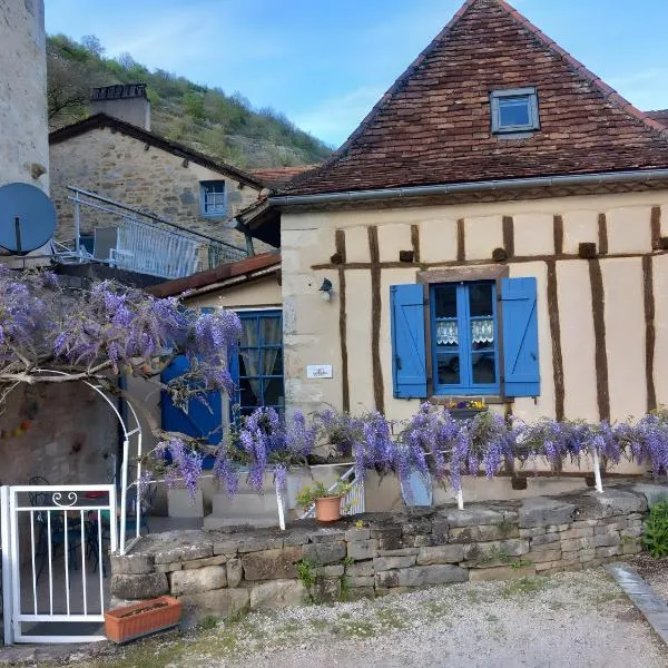 Viesnīca Gite au village 'L' Oustalou' pilsētā Corn