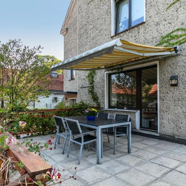 Ferienwohnung Am Straussee, hotelli kohteessa Strausberg