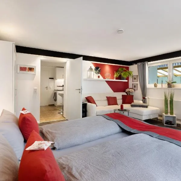 Apartment Am Tobelbach โรงแรมในOberlenningen