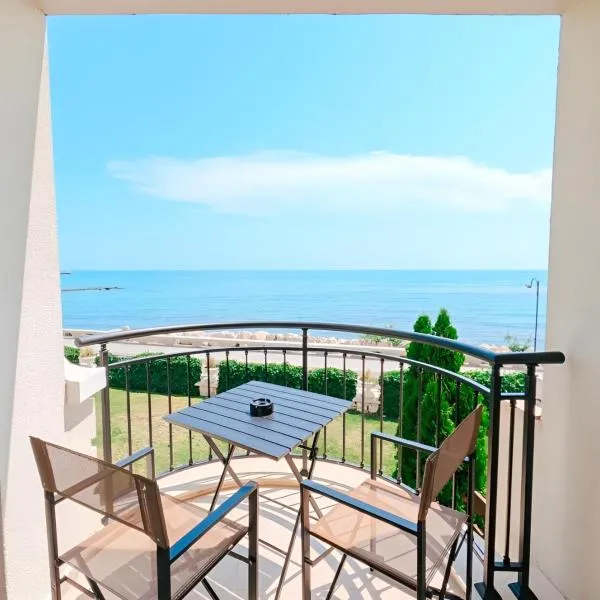 Blue Marine Apartment, complex Carpe Diem Balchik, free Parking, hotel Balcsikban