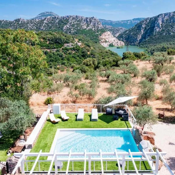 Casa sul lago private heated pool، فندق في دورغالي