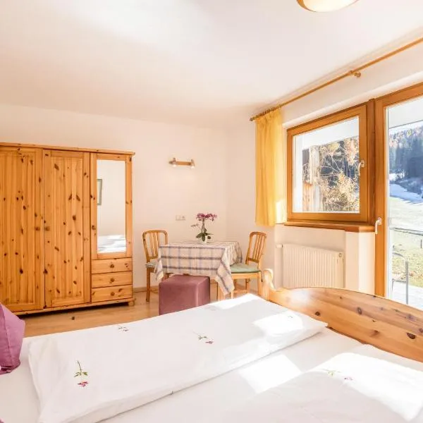 Lettnerhof Bnb Wohnung 2, hotel v destinácii Monguelfo