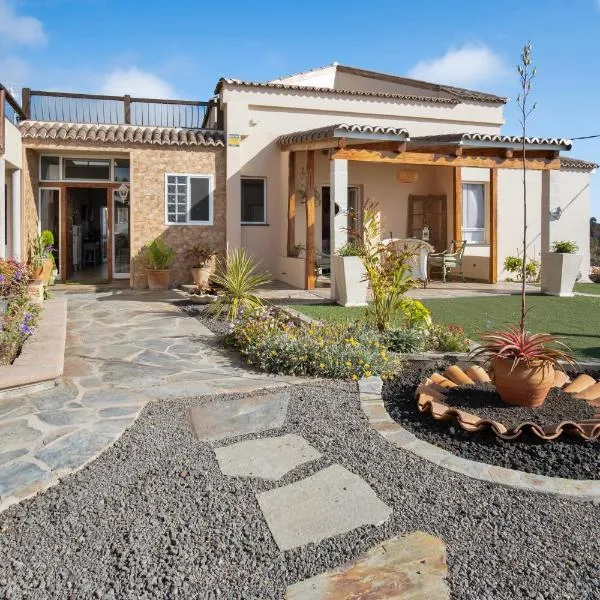 Las Golondrinas، فندق في Jedey