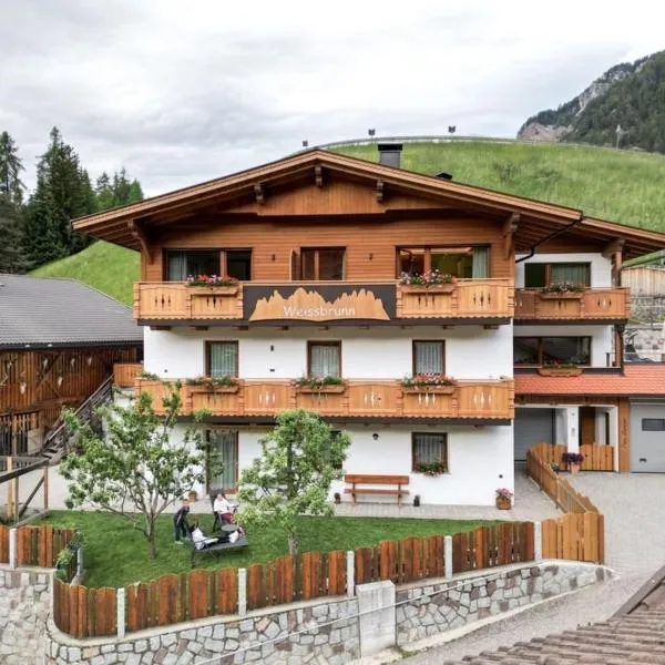 Apartments Weissbrunn، فندق في Villnoss