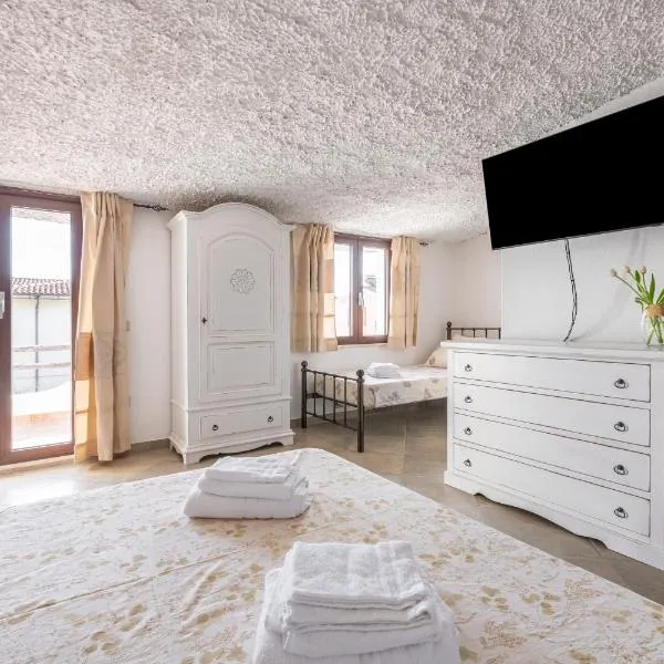 Villa Eleonora Residence App to 3, hotel u gradu Kapotera