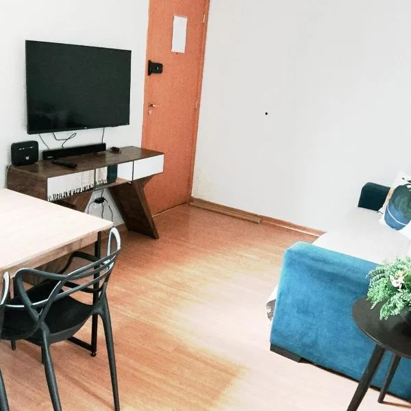 Apto 2quartos próximo UNIC UNIVAG UFMT SHOPPING ar condicionado wi fi garagem privativa, hotel en Cuiabá