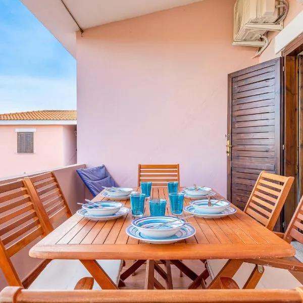 Trilocale a 200 mt dal centro, Hotel in San Teodoro