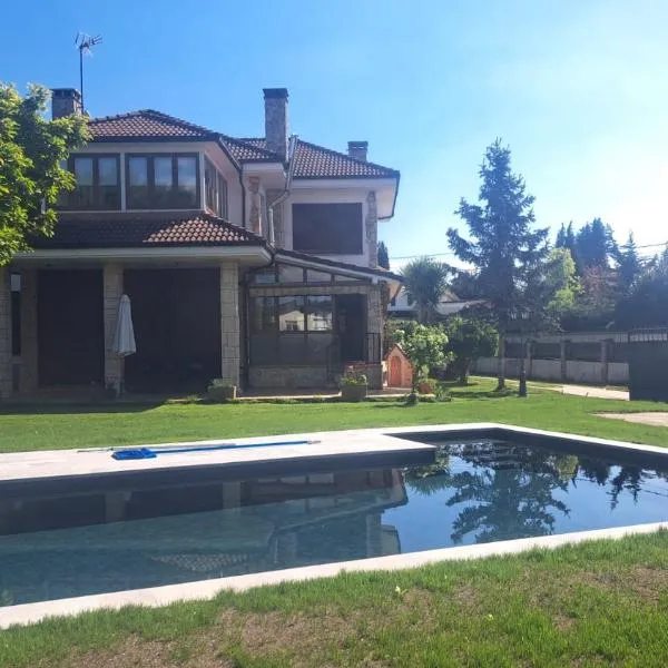 Casa Chalet, Villa Elisa, Hotel in Gijón