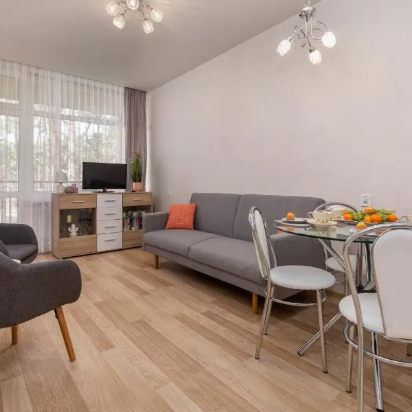 Seaside Apartment in the Woods with Balcony & 1 Bedroom by Noclegi Renters、ウケンチンのホテル