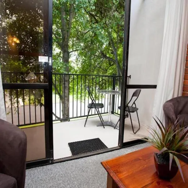 Connells Motel & Serviced Apartments, hotel in Koornalla