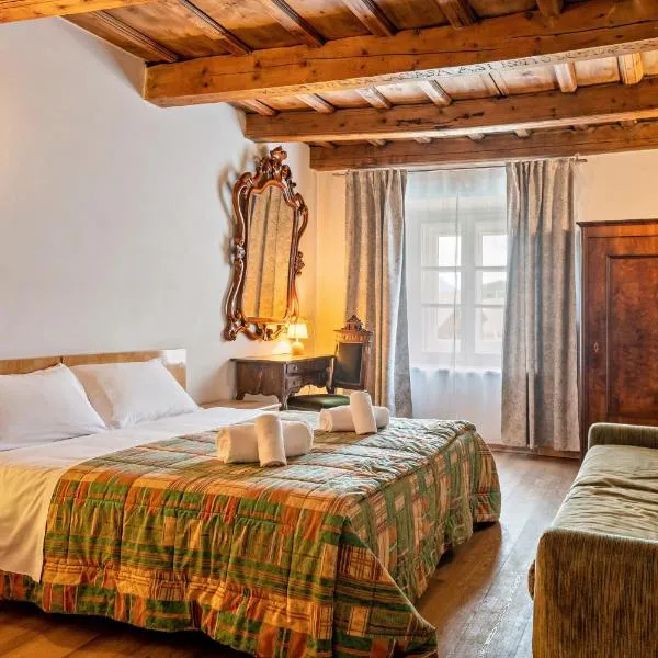 Luxe Historic Chateau Ciasa Soldà 2, hotel in Vigo di Fassa
