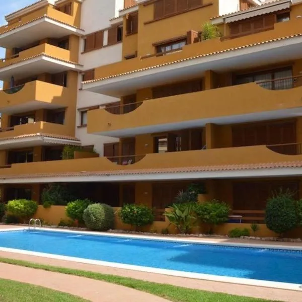 Spacious ground floor apartment, hotel a Punta Prima