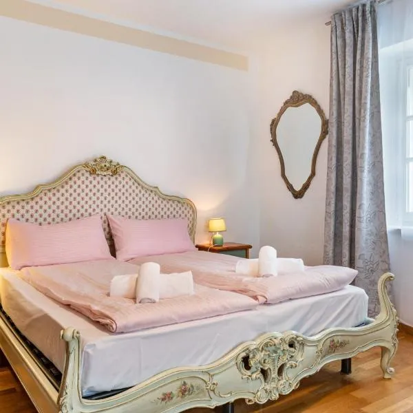 Luxe Historic Chateau Ciasa Soldà 1, hotel in Vigo di Fassa
