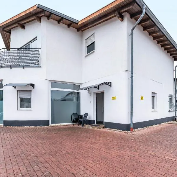 Saarglück - W4, hotelli kohteessa Beckingen