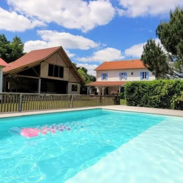 Grande Maison dans les Landes pour 10 pers avec piscine et salle escalade unique, hotel Luéban