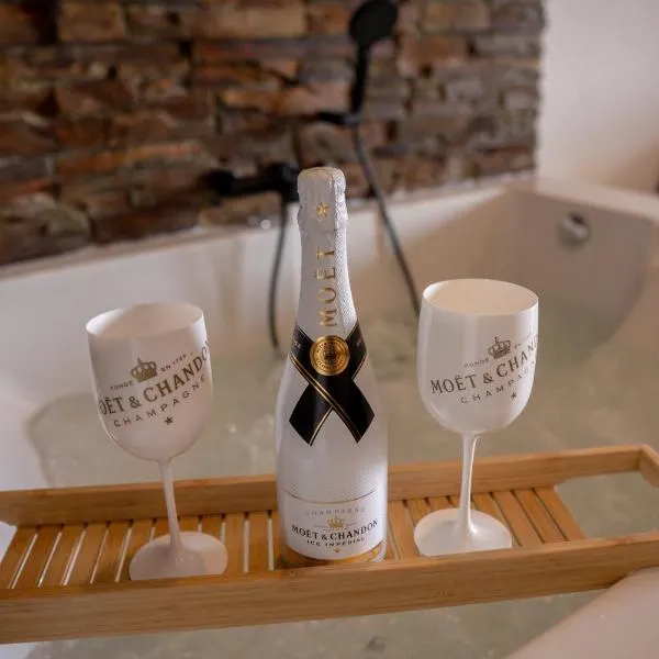 Luxus Appartement mit Panoramablick, Hotel in Sinsheim