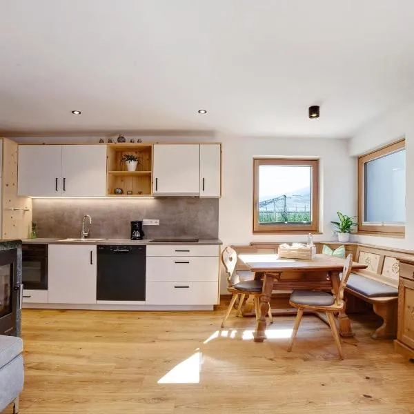 Waalhof Ferienwohnung Golden, khách sạn ở Castelbello