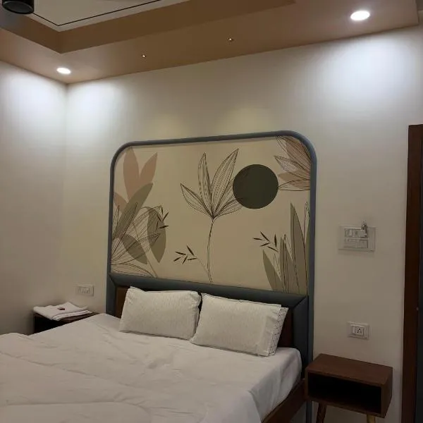 Hotel Amora, hotell i Dighori Buzurg