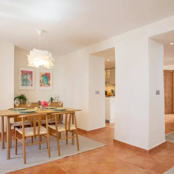 Traditional House in Mijas with Patio and Cave, hotel u gradu 'Mijas'