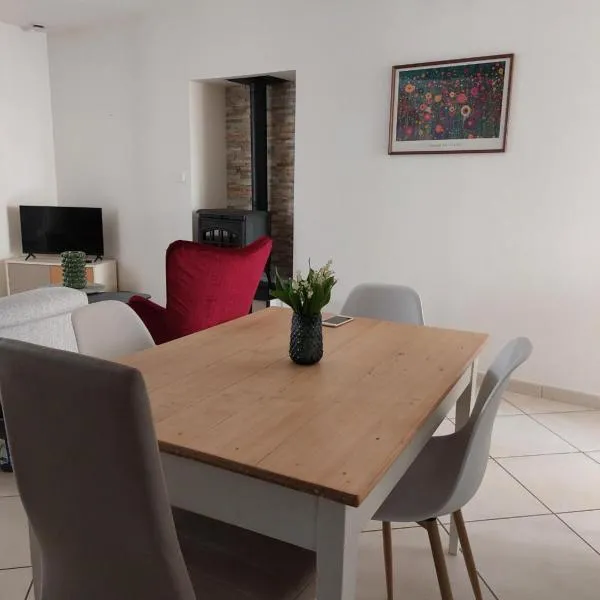 Gîte Cozy 4-5pers 25min PuyduFou Vélidéale Nature, hotel em Mauléon